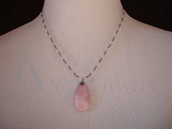 elegant rose quartz beaded necklace