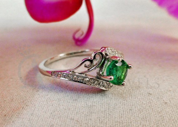 emerald gemstone jewelry