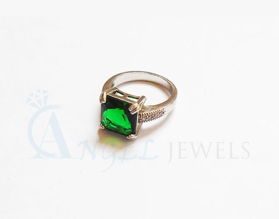 emerald gemstone ring