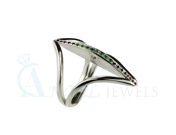 emerald gemstone ring`