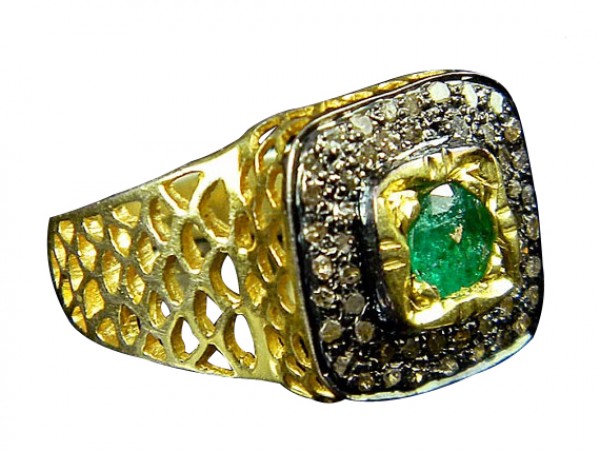 Emerald Ring With Diamonds