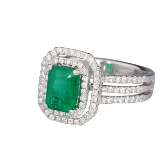 Emerald Ring With Diamonds