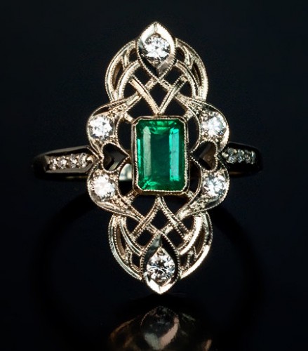 Emerald Ring With Diamonds