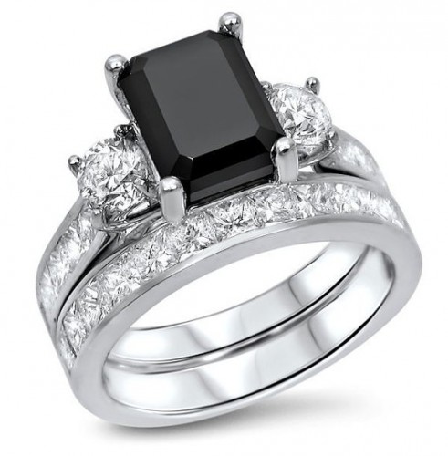 Emerald Ring With Diamonds