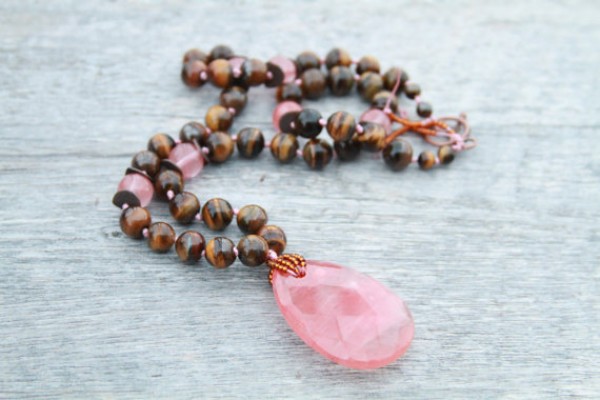 rose quartz beaded necklace