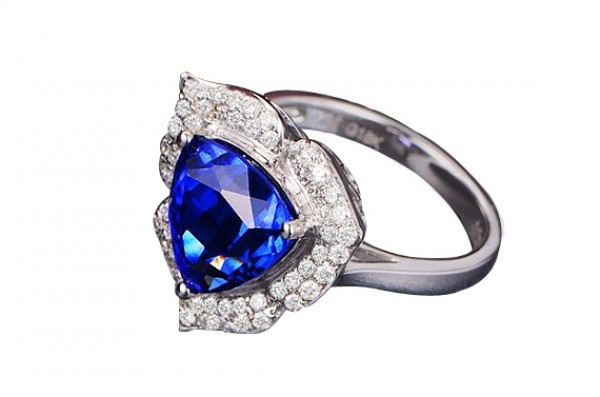 Tanzanite Diamond Rings